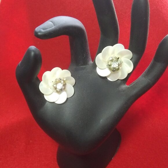 VTG Mother of Pearl CLUSTER Screw Back EARRINGS Flower Shaped  Japan  FLAWS - Picture 1 of 16